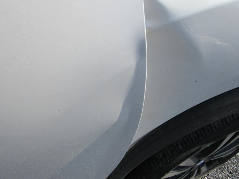 KICKS 2018 Glove Box 958450