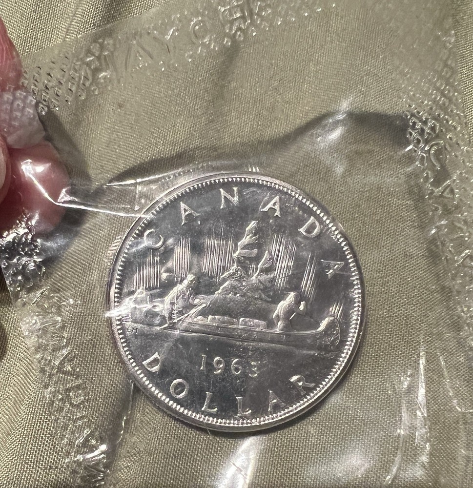 1963 Silver Dollar Canada - 80% Silver - Great Condition Sealed By Plastic.