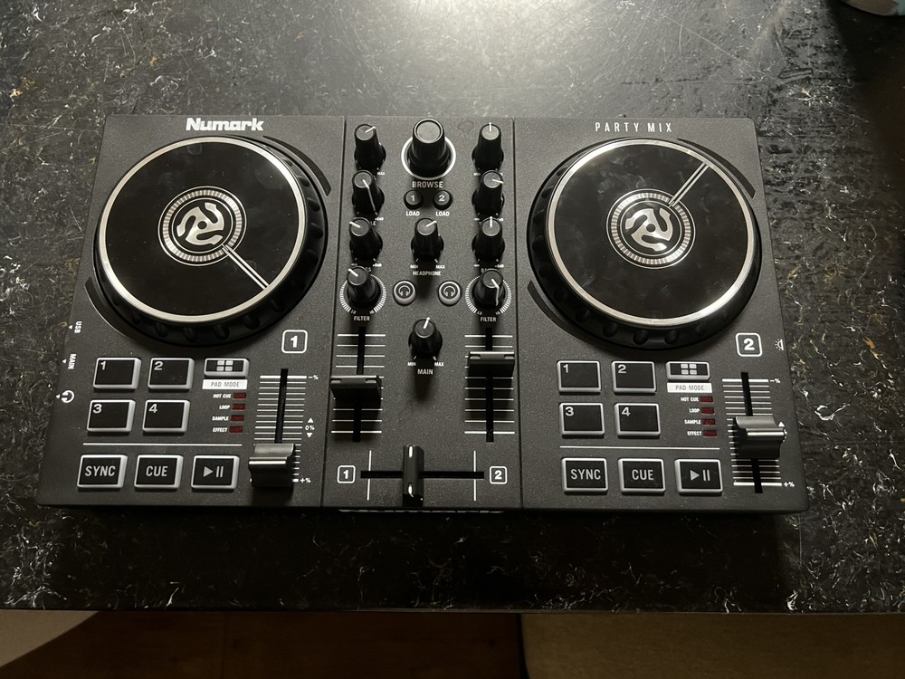 Numark Mixtrack 3 (MT3) - Mixer Deck Controller - Excellent Condition