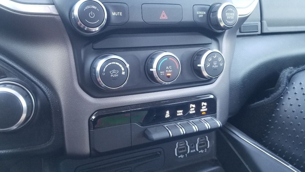 19 DODGE RAM 1500 NEW STYLE TEMPERATURE HVAC CONTROL PANEL 68340283AC