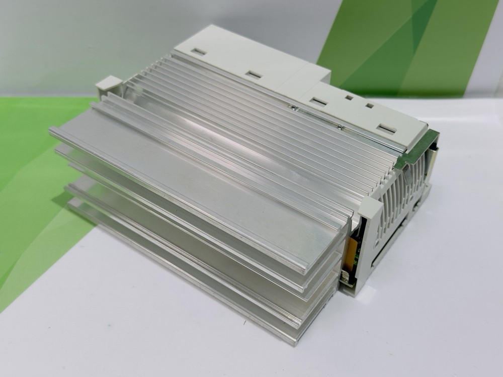 LENZE E82EV751_2C FREQUENCY INVERTER — USED