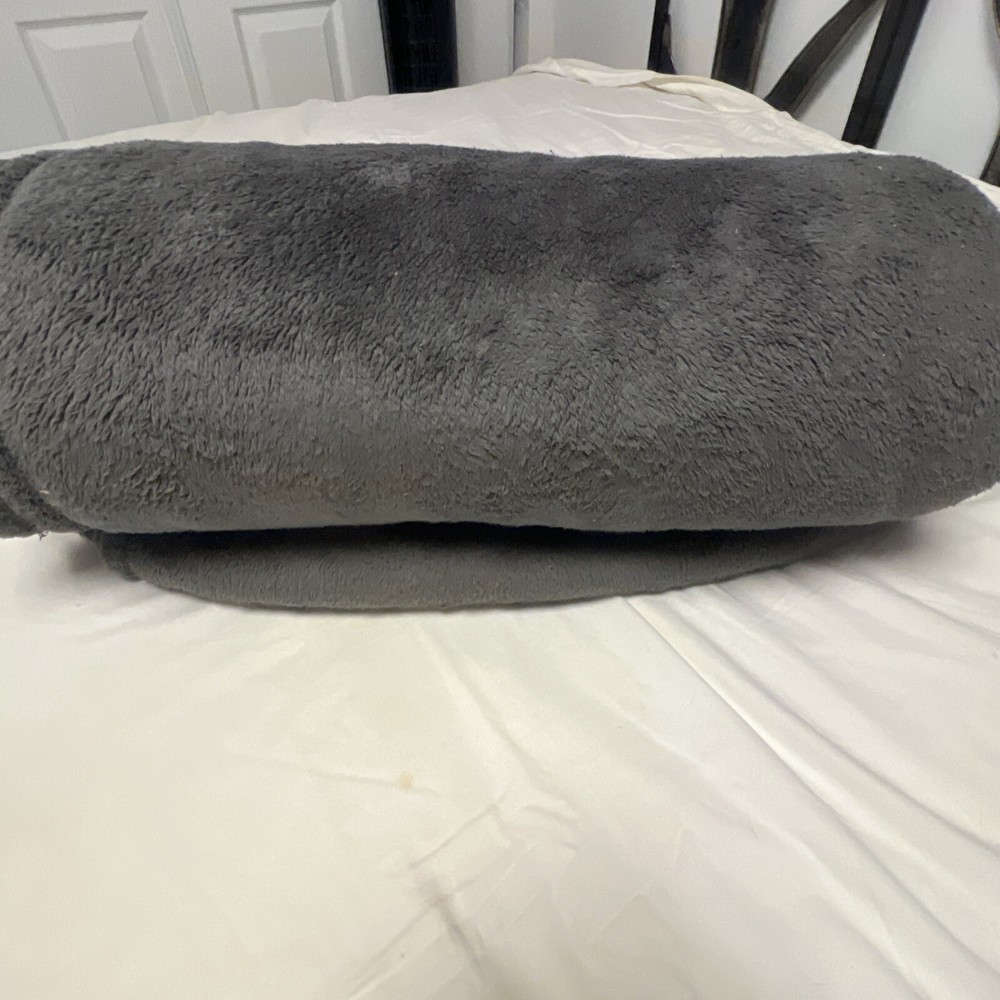 Target Threshold KING SIZE "PLUSH"/Throw/Blanket 94”x88”Gray Reversible