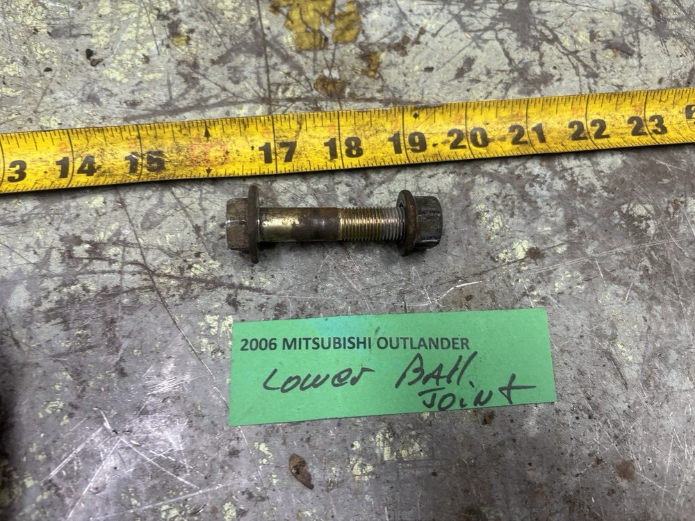 05-06 OUTLANDER Lower Ball Joint Bolt