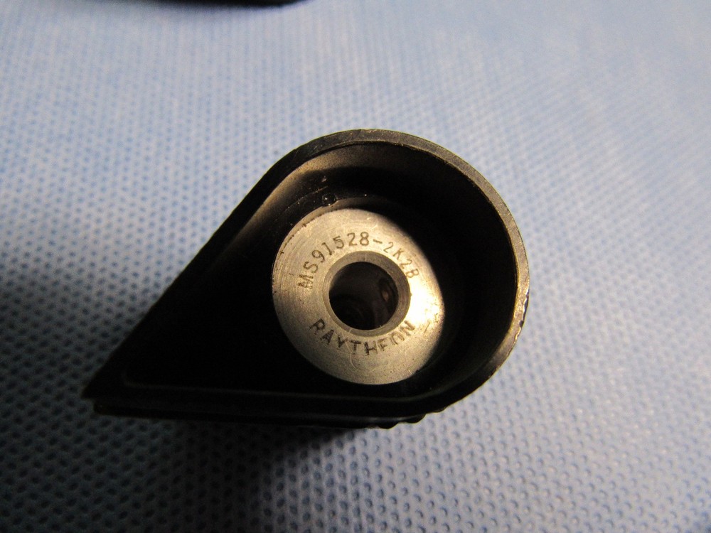 Raytheon & Unbranded Teardrop Set of 16 Pointer Control Black Knobs Vintage