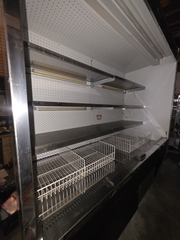 VERTICAL OPEN AIR COOLER DISPLAY CASE