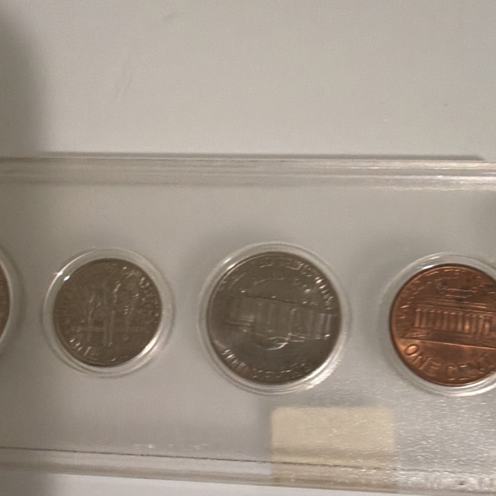 1991 US Mint Set Uncirculated Coins in Plastic Holder - Uncertified