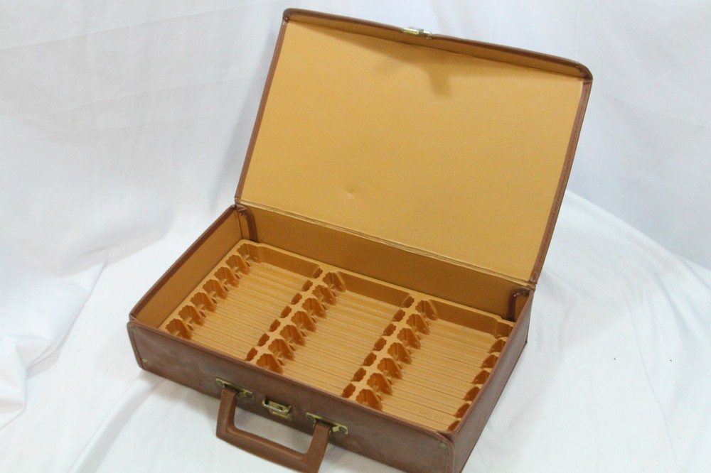 32 Cassette Storage Case Vinyl K
