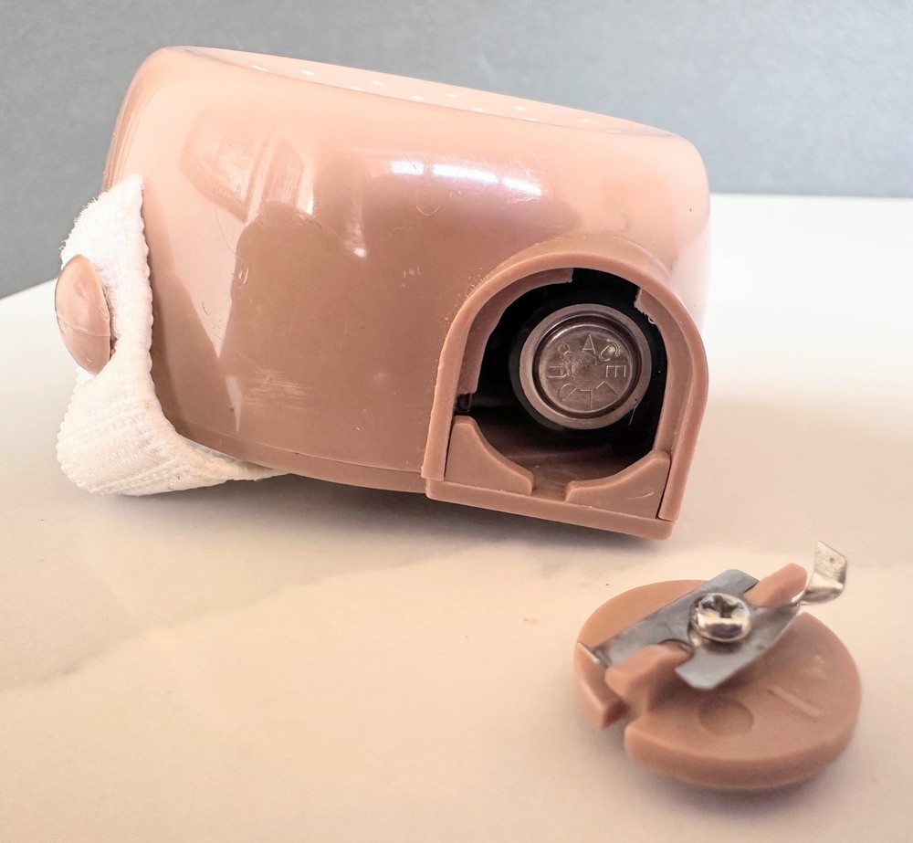 Unknown Electronic Device, Battery Operated, On/Off Switch