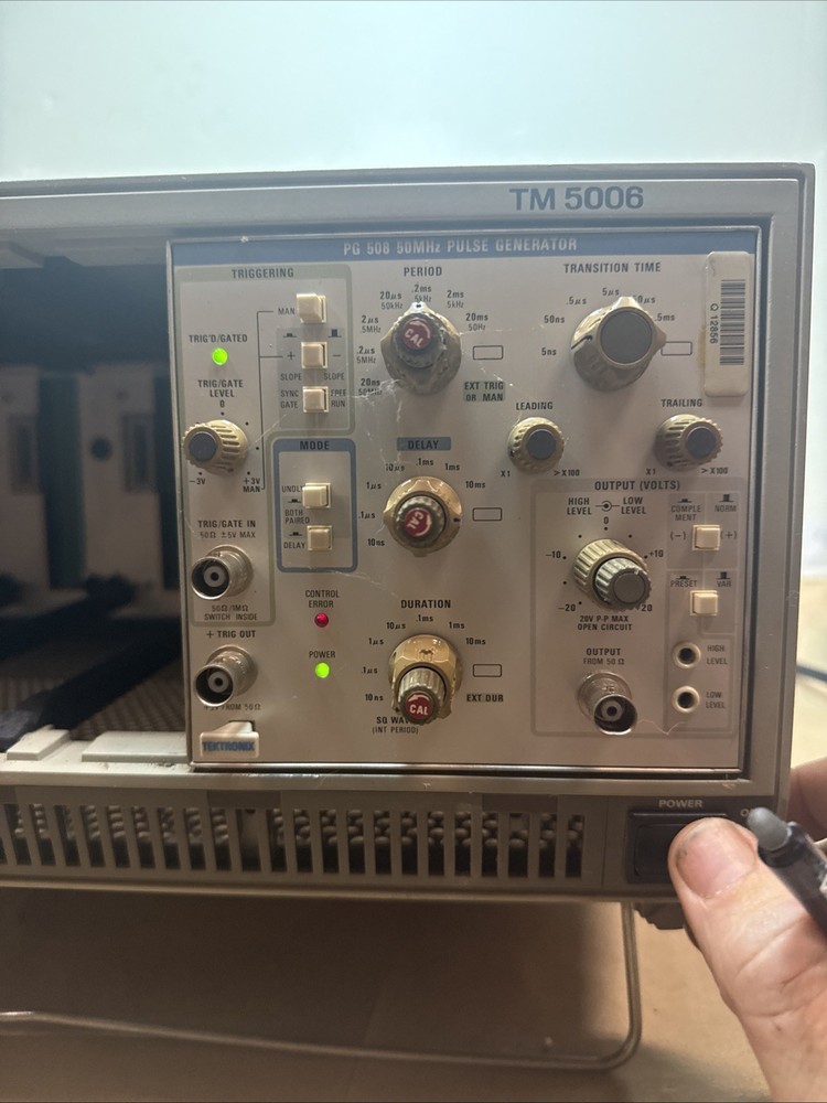 Tektronix PG508 Pulse Generator 50 MHz Plug-In Module - Turns On