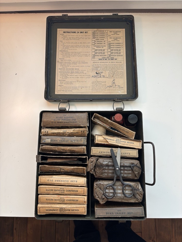 Original WWII US Army 24-Unit Motor Vehicle First Aid Kit - Item 97771 -Complete