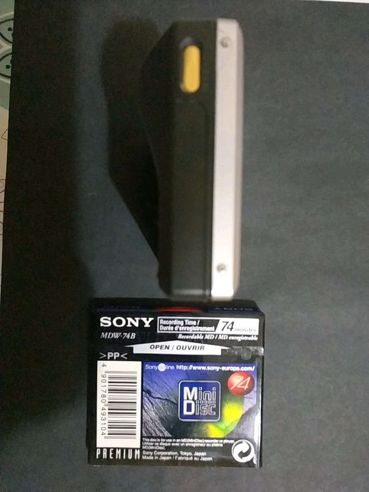 Sony Mini Portable Disc Mint + Free Sealed Mini Disc.