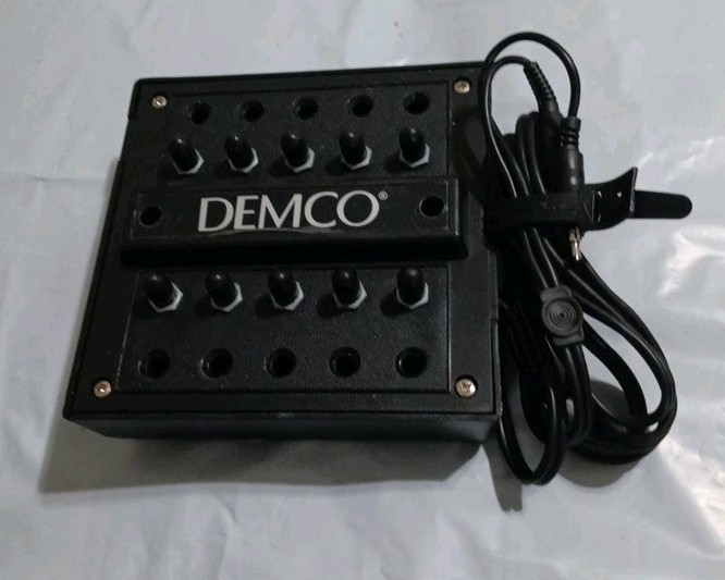 Demco 10 Output Headphone Splitter -BB