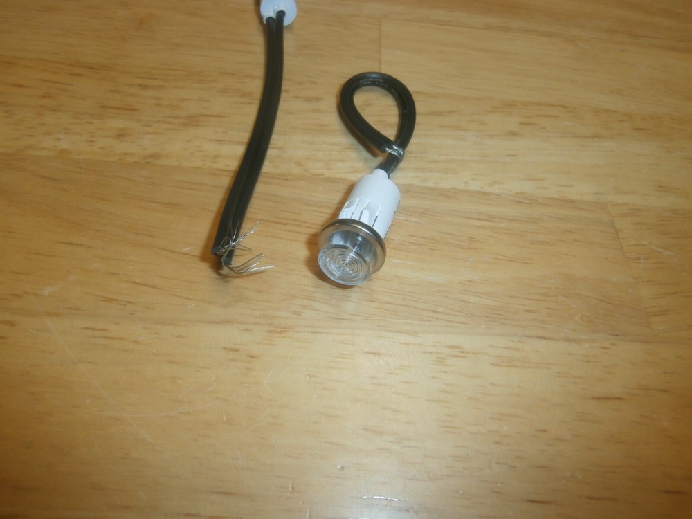 IDI 1050C2 CLEAR 125 VOLT PANEL INDICATOR LAMP ASSEMBLY,NOS