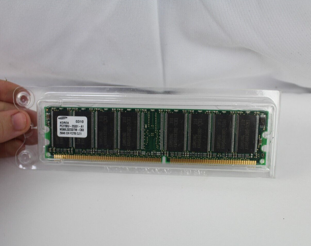 Samsung 0310 Electronic Chip K4H560838D-TCB3