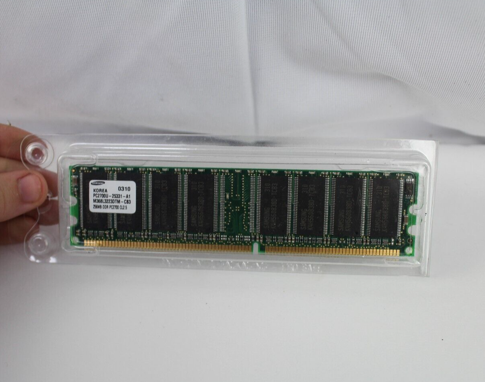 Samsung 0310 Electronic Chip K4H560838D-TCB3