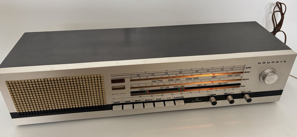 Vintage Grundig Model RF 2160U Solid State Stereo Read Description