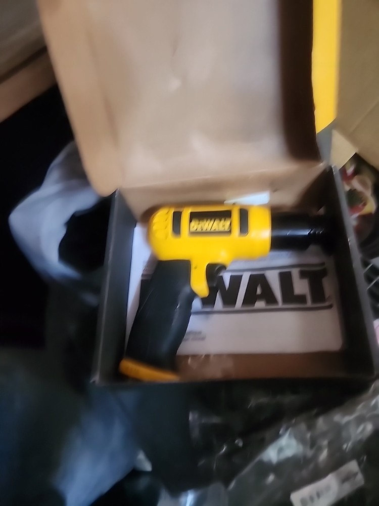 DEWALT DWMT70785 Pnuematic Air Chisel Hammer