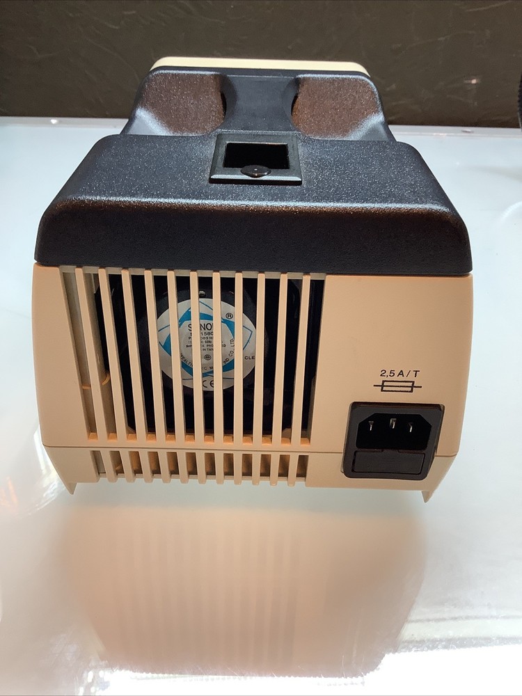 Leica CLS 150 Microscope Light Source W/Dual Head And Light Ring