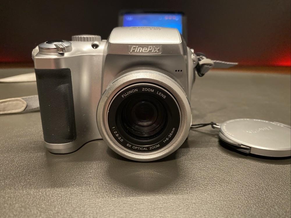 Fujifilm FinePix S304 Digital Camera Silver Working Condition