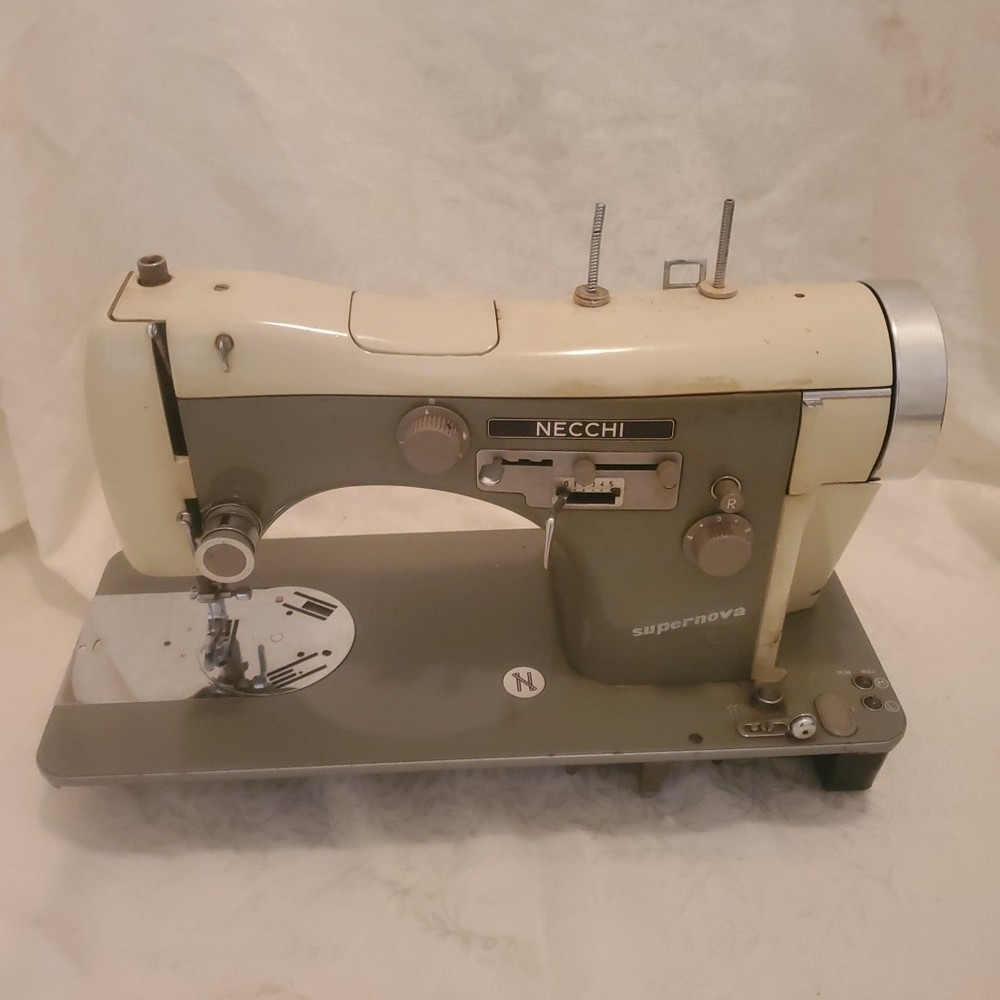 Vintage NECCHI Supernova Automatica Sewing Machine SN: 35-0193499