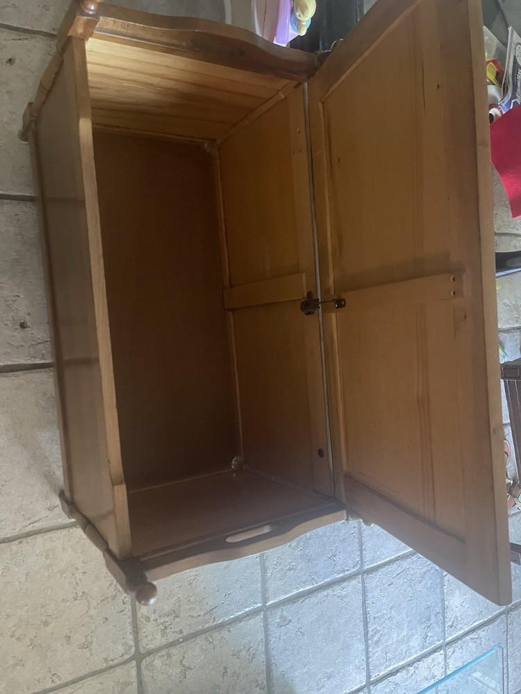 Necklaces, Table, Storage Cabinet, houseware