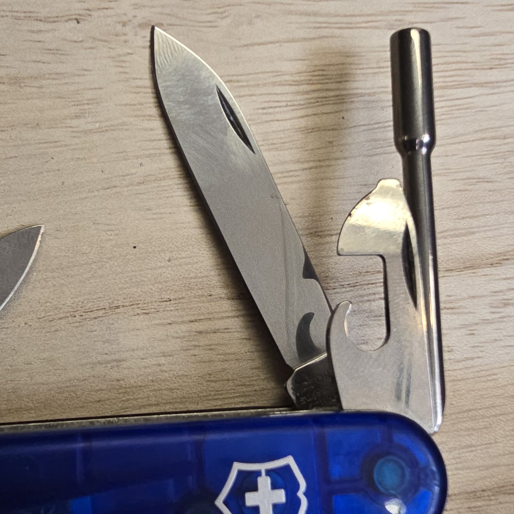 Victorinox CyberTool 41 Blue Saphire Translucent SAK 39 Function Tech Knife