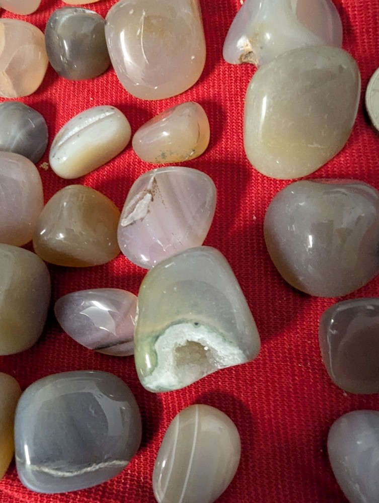 5 Agate polished tumbled gemstones per lot.