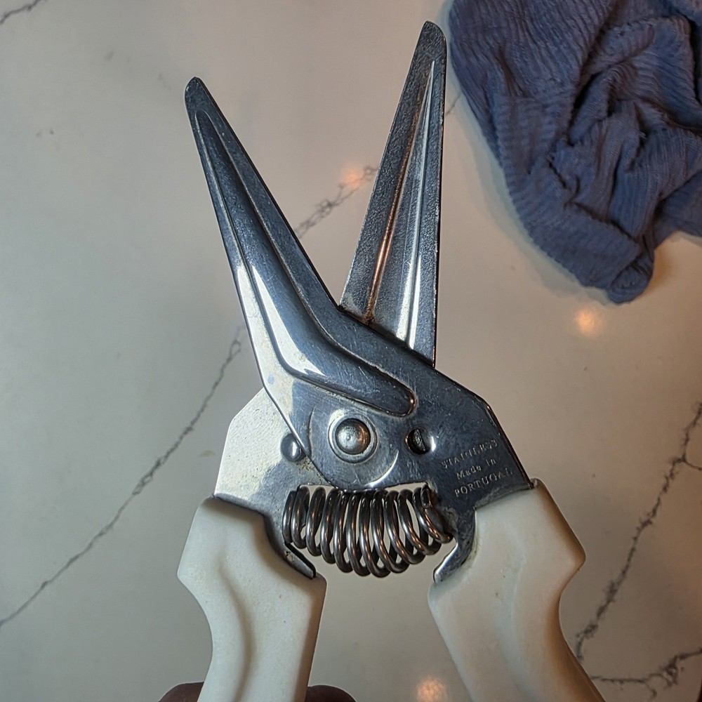Pampered Chef Multi-Purpose Kitchen Shears/Scissors White 1075 NO HOLDER