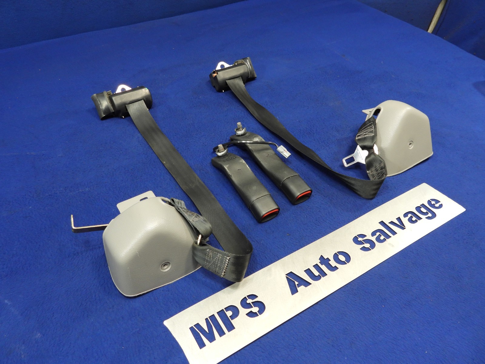 97 1997 Ford Mustang Convertible Gray Front Seatbelt Set Seatbelts OEM E48