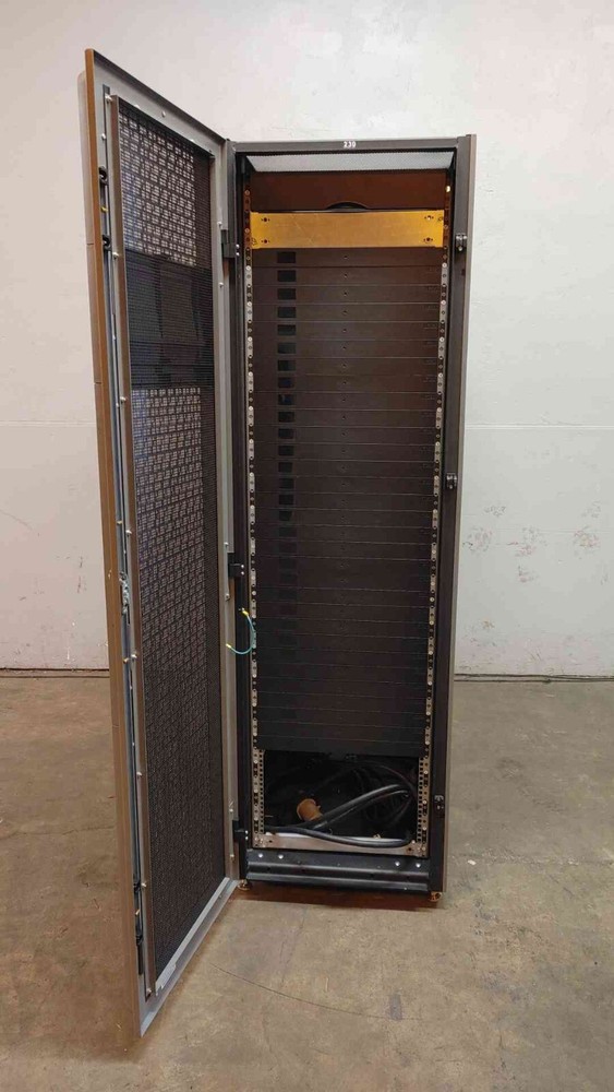 42U TeraData Fully Enclosed Rolling Server Rack Cabinet 36-33253308