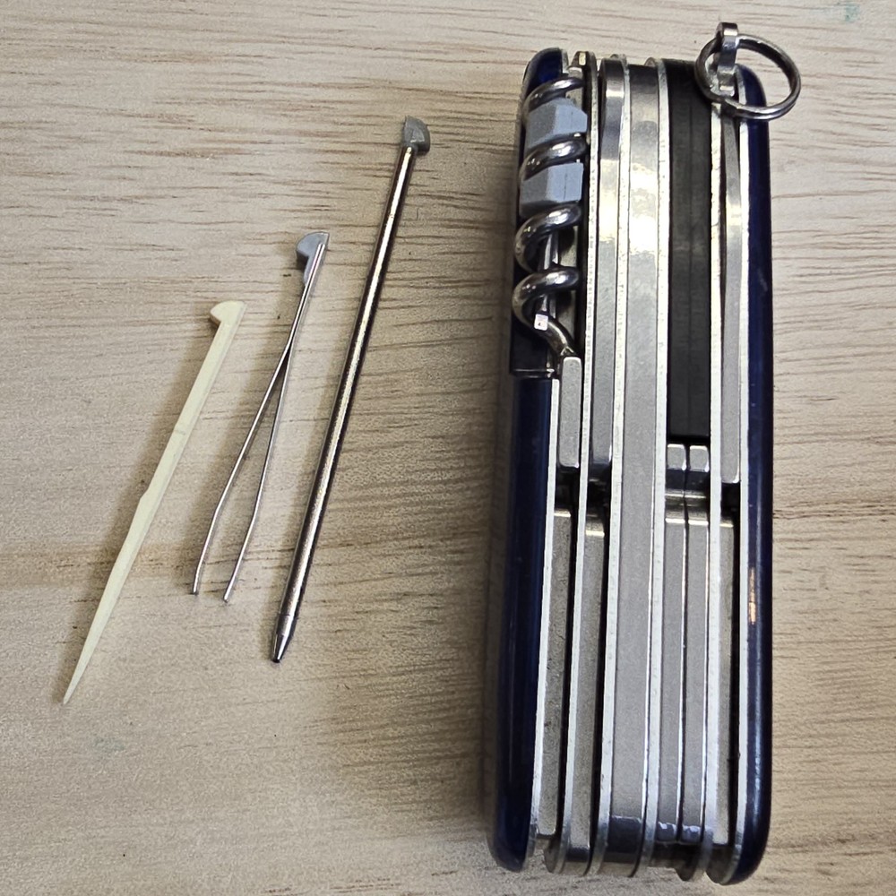 Victorinox CyberTool 41 Blue Saphire Translucent SAK 39 Function Tech Knife