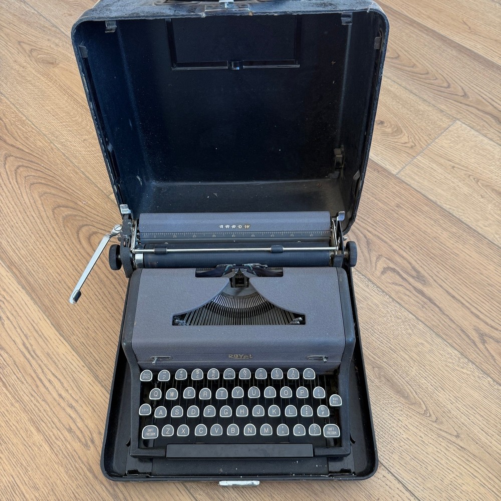 Royal Vintage Arrow Typewriter with Case
