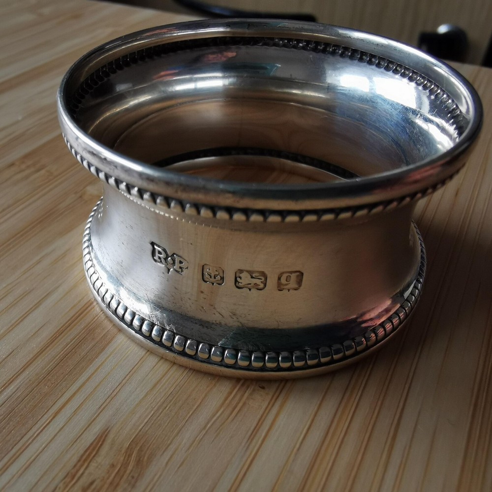Antique solid silver napkin ring by Robert Pringle & Sons, Birmingham 1915