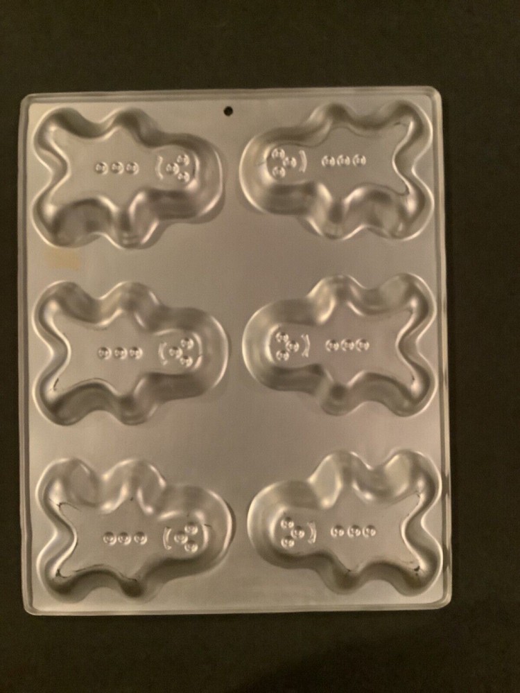 wilton mini gingerbread men cake pan