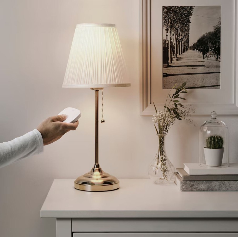 Ikea TRÅDFRI Remote & Bulb Kit, Wireless Dimmable/White Spectrum E26 1100 Lumen