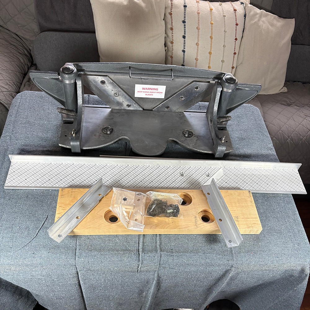 Grizzly Miter Trimmer With Measuring Attachment