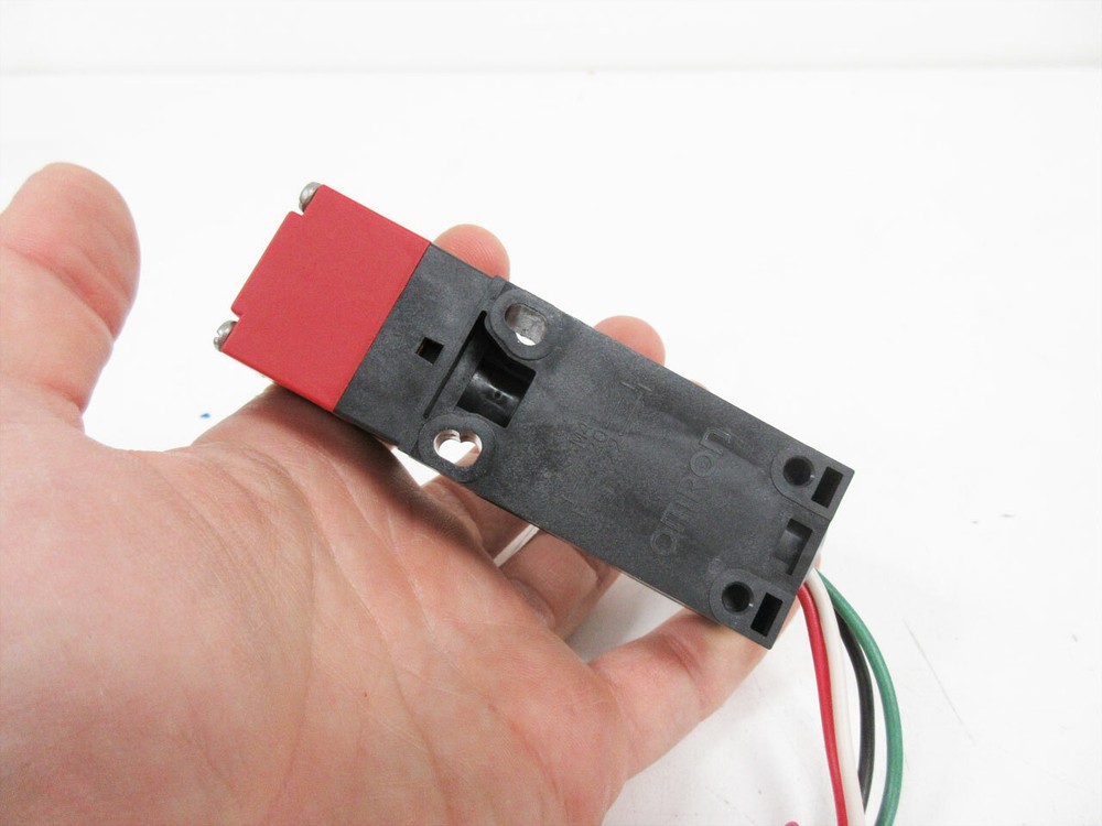 OMRON D4NS-1BF DOOR SWITCH - NO INTERLOCK