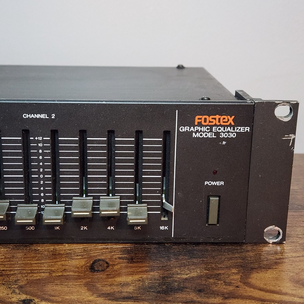 Fostex Model 3030 Dual Channel Graphic Equalizer Rack Mount – Powers On