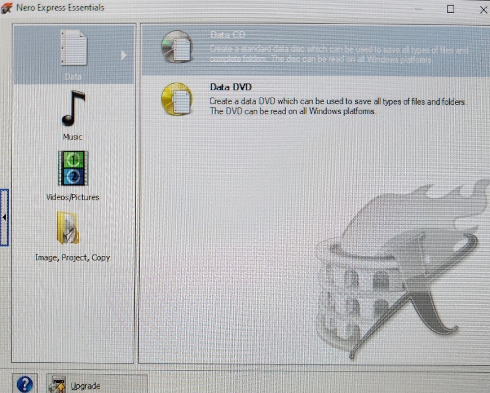 NERO MULTIMEDIA SUITE 9 ESSENTIAL and SATA data cable bundle