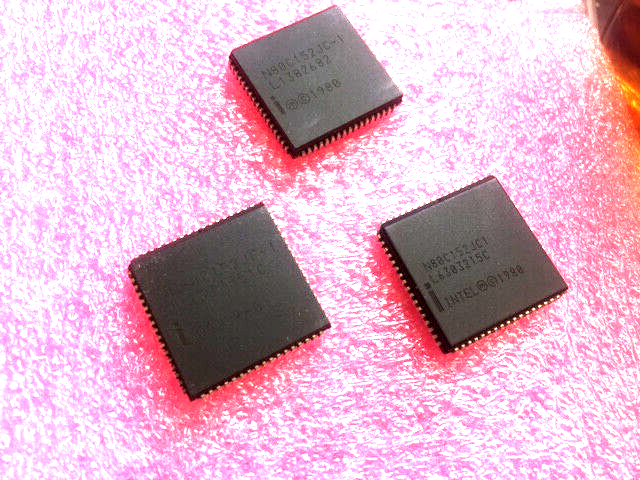 3pc N80C152JC-1 8Bit ROM-less Universal Communications Controller PLCC68