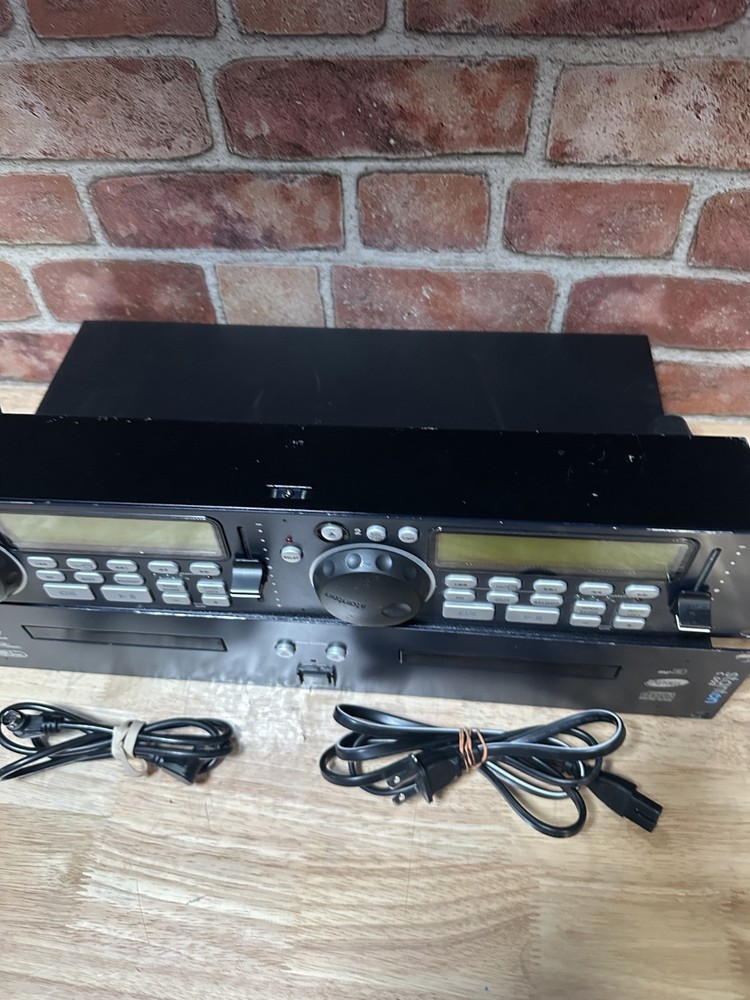 Stanton C.502 Dual Rackmount Digital Plays MP3 Cds( Please READ)