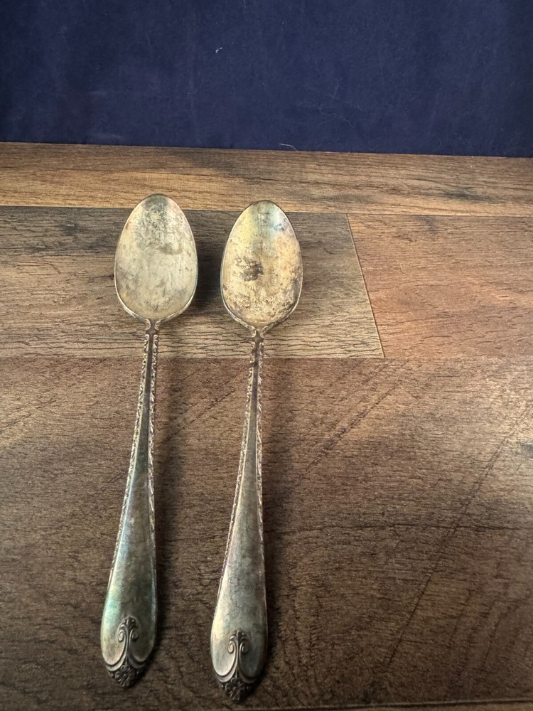 Lot of 2 Dinner Spoons Wm Rogers & Son Exquisite Pattern Silverplated