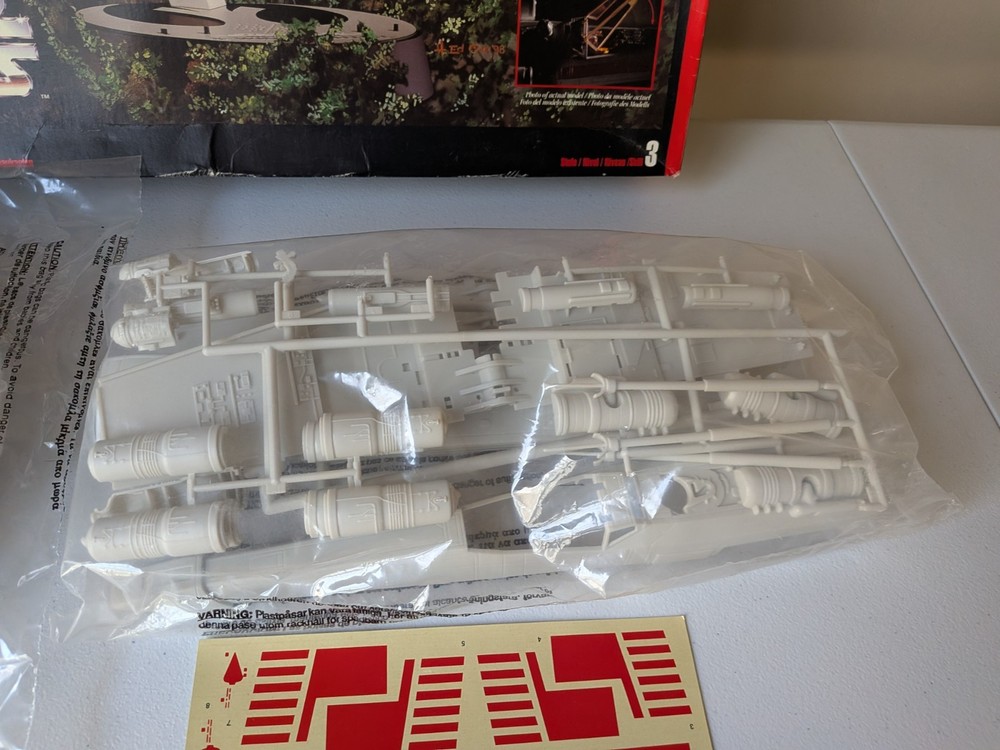 AMT Star Wars Electronic X-Wing Fighter Plastic Model Kit