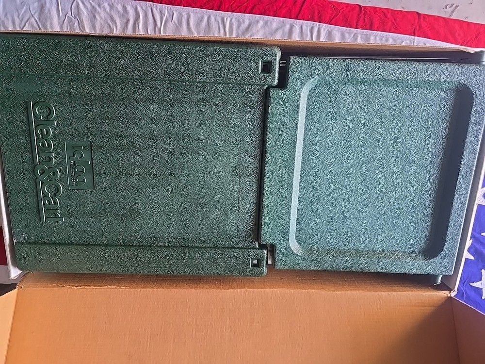 Igloo Clean & Cart 1991 Open Box