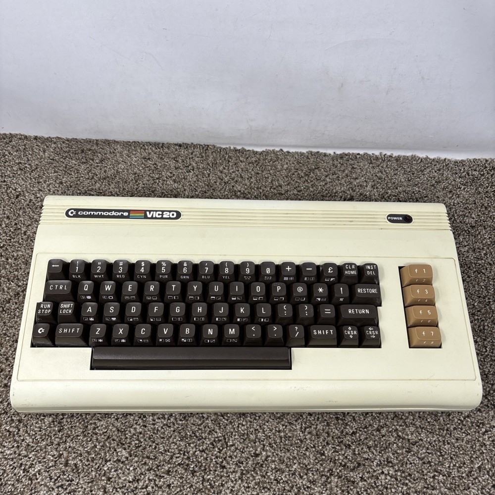 COMMODORE VIC-20 DIN COMPUTER ONLY TESTED AND WORKING READ