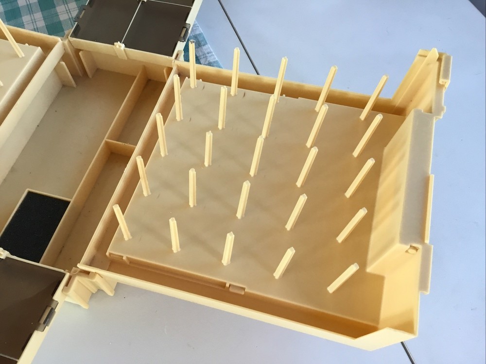 Vintage Sewing Box Caddy 1983 Folding 50 Spool Thread Bobbin Organizer EUC