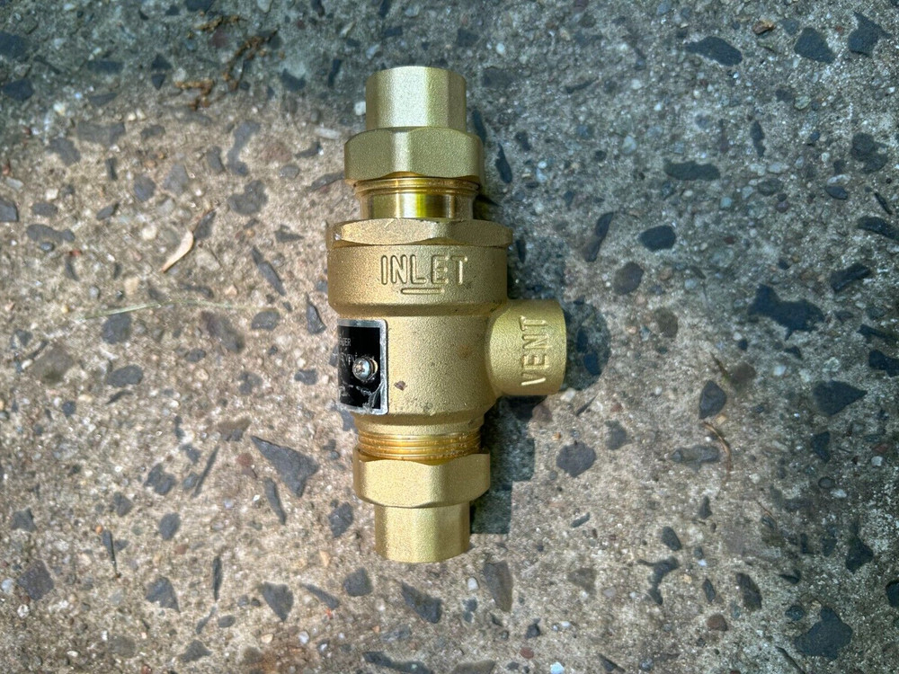 1/2 inch IPS Backflow Preventer with Intermediate Atmos Vent 190T012