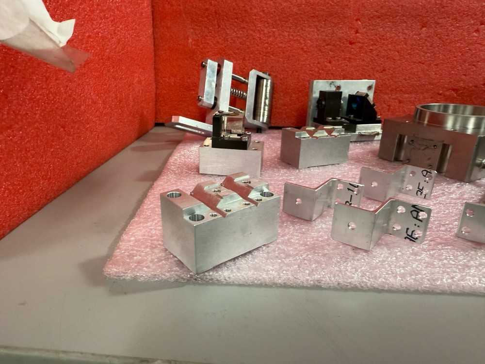 ASSORTED LOT NIKON INTERFEROMETER FLUORESCENCE FILTER CUBE NSR ASSEMBLY