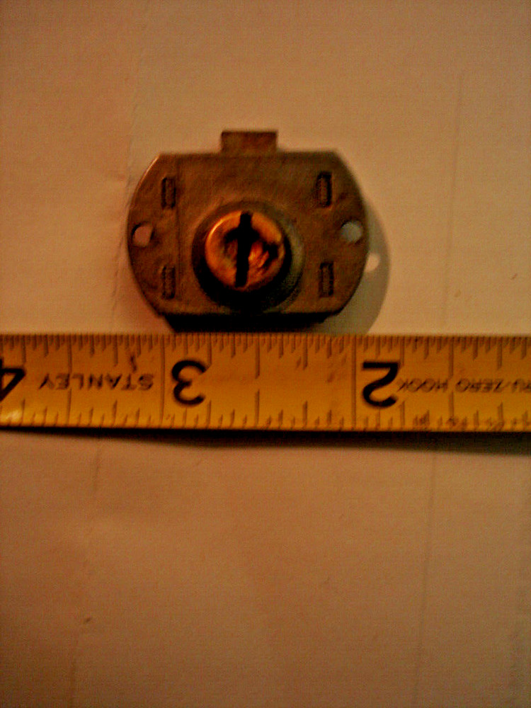 1 Small Lock for slot machine or gumball machine