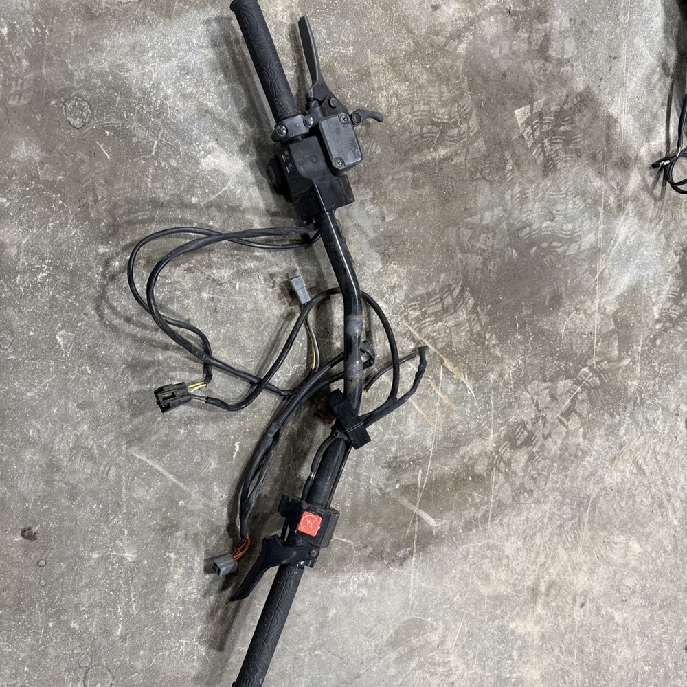 1997 SKI-DOO Mxz 440   Handlebars with Controls